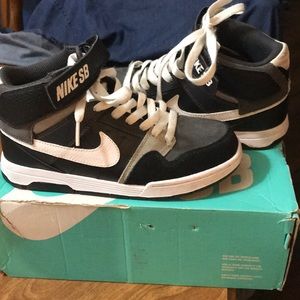 Boys Nike SB size 3.5